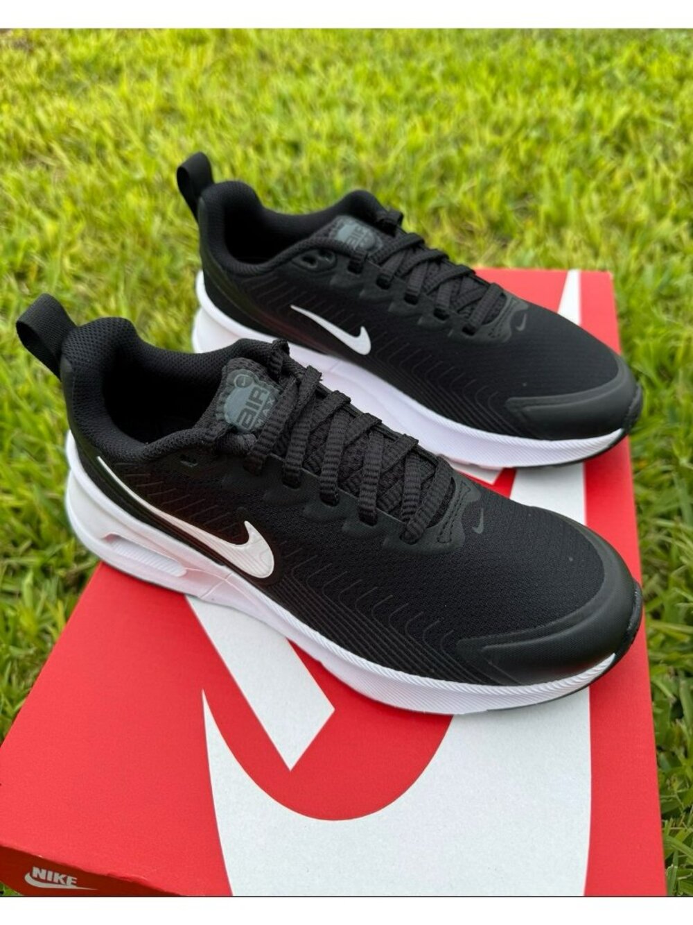 6 WOMEN’S NIKE AIR MAX NUAXIS BLACK WHITE HF1233-001 SNEAKERS OREO CLASSIC - Picture 3 of 7